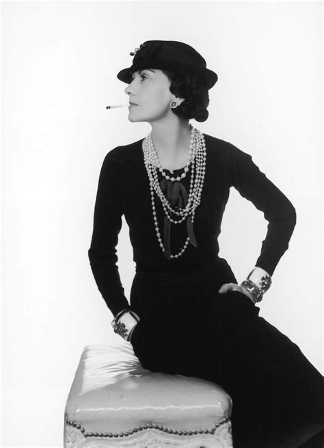 coco chanel histoire des femmes|Coco Chanel enfance.